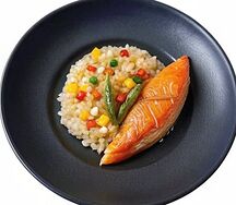 Ризотто с овощами и лососем
