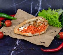 Шаурма в булке куриная