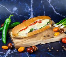 Свиная шаурма с сулугуни в булке