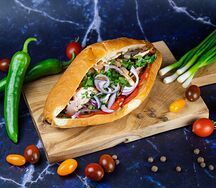 Шаурма в булке по-армянски свиная