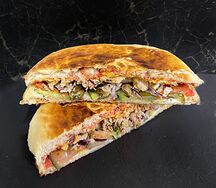 Шаурма с курицей в лепешке
