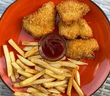 Наггетсы куриные с картофелем фри