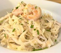 С креветками, кальмаром и сливочным соусом