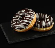 Донат с шоколадной начинкой