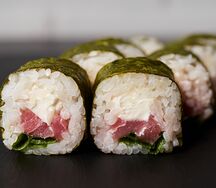 Ролл с тунцом
