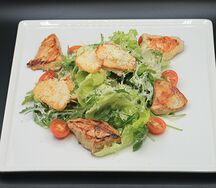 Салат Цезарь с курицей