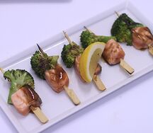 Шашлычки из лосося и брокколи с терияки