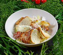 Салат Цезарь с курицей