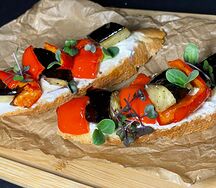 Брускетта с печёными овощами