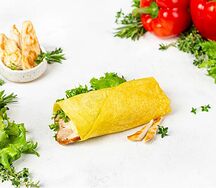 Ролл с индейкой, томатами и сладким перцем