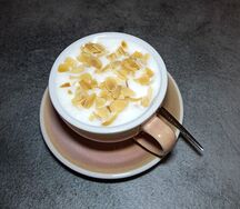 Какао на белом шоколаде с кокосом