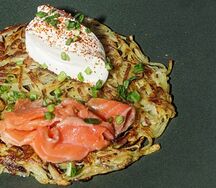 Картофельный рости, форель, сметана