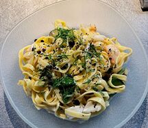 Паста с кальмаром, креветками и цукини