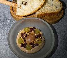 Паштет из цыпленка с яблоком и брусникой