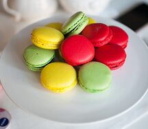 Пирожное Макарон клубничное