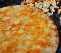 Пицца Quattro Formaggi