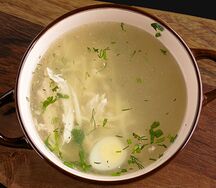 Куриный бульон с лапшой