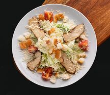 Салат Цезарь с курицей