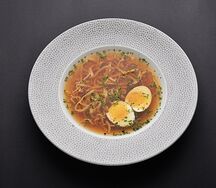 Куриный суп с домашней лапшой и яйцом