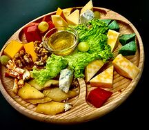Сырное плато с мёдом