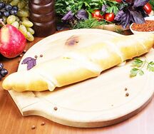 Сулугуни в слоёном тесте на мангале