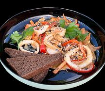 Салат тёплый с морепродуктами