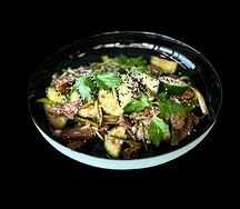 Салат с говядиной и огурцами по-азиатски