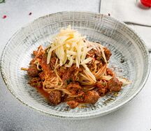 Спагетти с мясным рагу