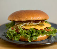 Бургер с рваной свининой