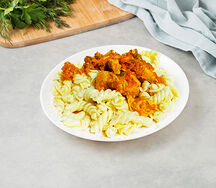 Гуляш из курицы с макаронами