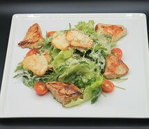 Салат Цезарь с креветками