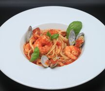 Спагетти с креветками и вонголе