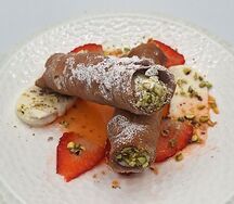 Канноли с кремом из рикотты и фисташками 