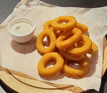 Луковые кольца с соусом тартар