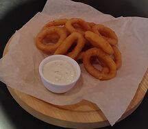Кольца кальмара с соусом тартар