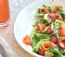 Салат со слабосоленым лососем