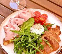 Итальянский завтрак с мортаделлой