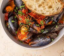 Мидии в томатном соусе