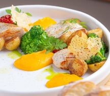 Индейка с картофелем и кремом из моркови