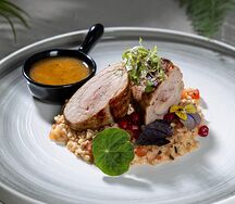 Индейка с пряным булгуром, соусом из алычи