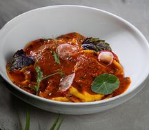 Равиоли с индейкой и соусом из спелых томатов