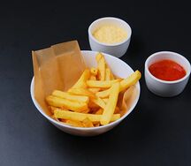 Картофель фри с кетчупом
