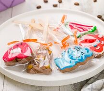 Шоколадное печенье на палочке