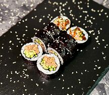 Маки Мах с жареным лососем