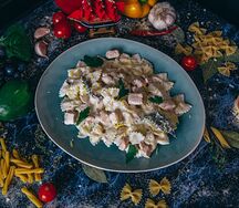 Паста Фарфалле-лосось