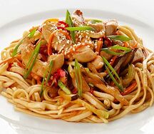 Паста Wok с курицей и овощами