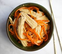 Спаржа с морковкой по-корейски