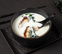 Сливочный суп с угрем