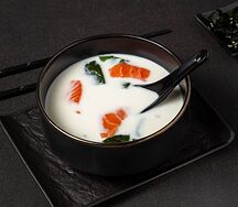 Сливочный суп с лососем