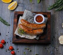Колбаски куриные с сыром и тушеной капустой